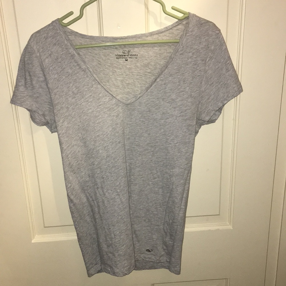 VINEYARD VINES vneck tee